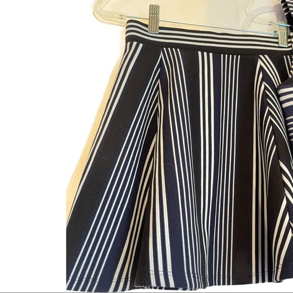 H&M 2 piece outfit. Shirt and skirt navy blue and white - Picture 14 of 16